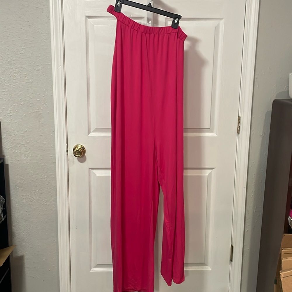 135 NWOT Unbranded Fushia One Shoulder Jumpsuit